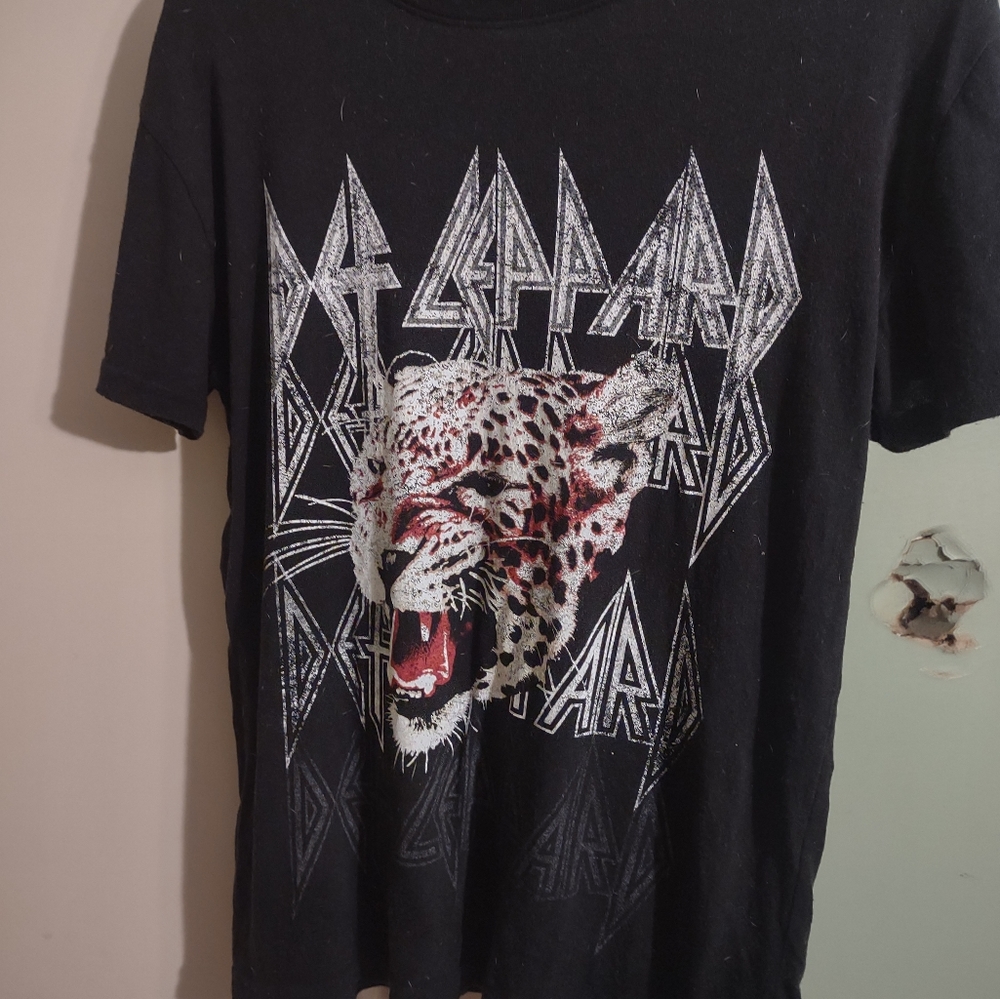Woman's‎ size Medium Def Leppard black t shirt